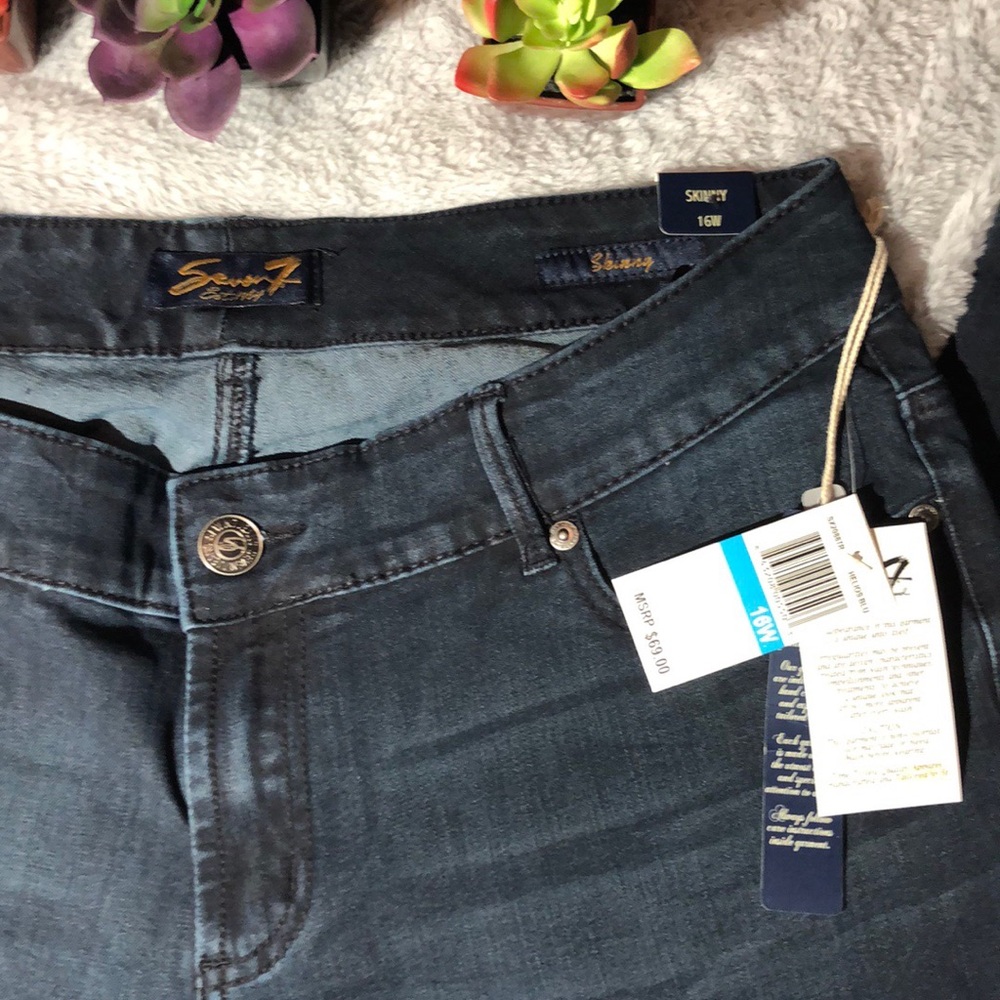 NWT Seven7 cropped skinny jeans